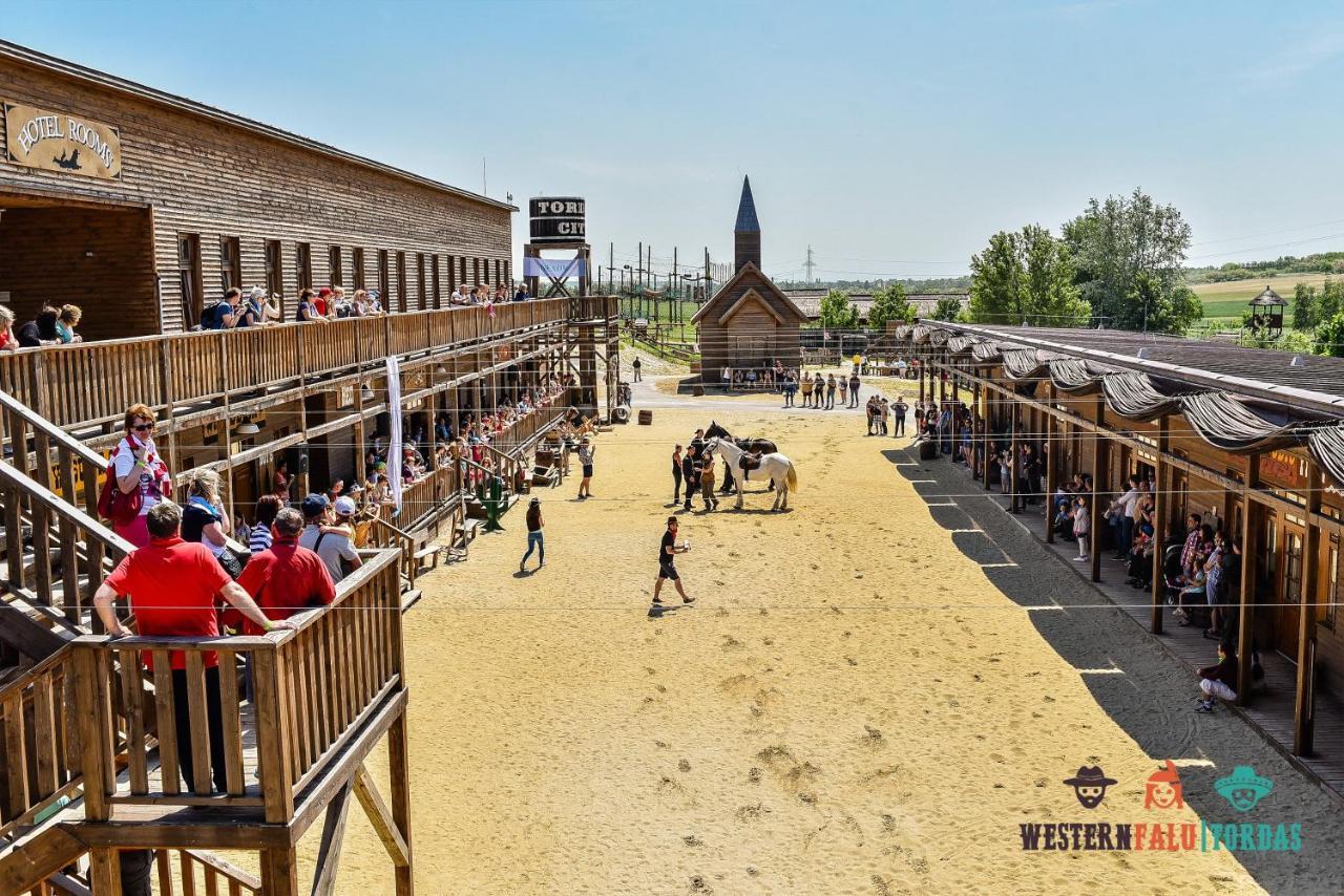 Tordas Western House Bed & Breakfast Екстериор снимка